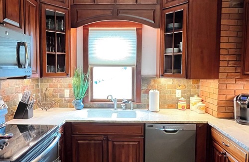 Laramie House | 1800s Home Restored 5BR · Walk to UW & Downtown