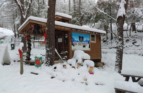 Clyde Resort | 1950's themed couples caboose on a bison ranch. Pet-Friendly!