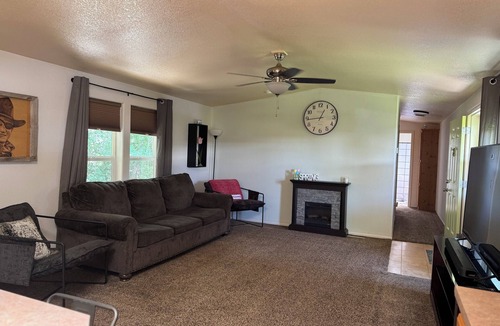 Aztec House | 2-bedroom 4-Bed house in Aztec with all amenities