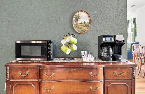 Chapman Apartment | 2 Bedroom Retreat in Historic Bank in Downtown Chapman