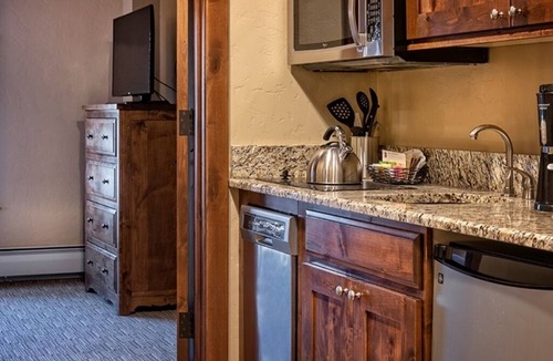 Breckenridge Cabin | 2 BR - Grand Lodge on Peak 7 Resort– Ski-in/Ski-out Spring Break! Mar. 7 - 13