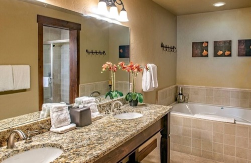Breckenridge Cabin | 2 BR - Grand Lodge on Peak 7 Resort– Ski-in/Ski-out Spring Break! Mar. 7 - 13