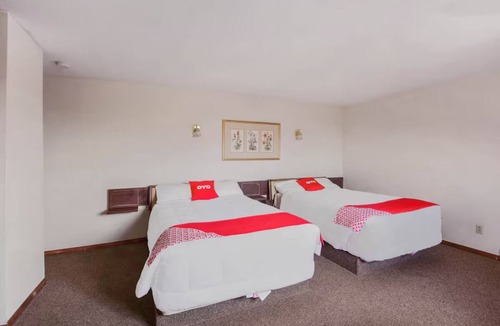 Cheyenne Wells Hotel | 2 Comfortable Rooms Setup for Family Travel & Road Trips