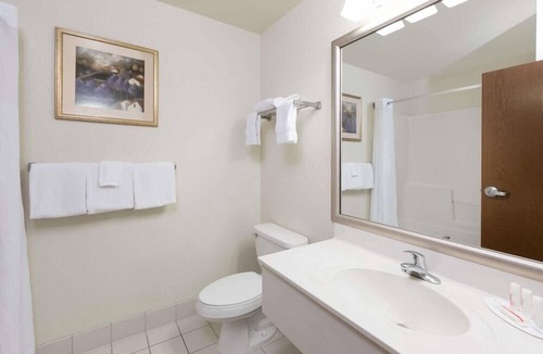 Des Moines Apartment | 2 Connecting Suites at a Hotel