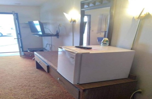 Eagle Grove Apartment | 2 Full Beds Non-Smoking