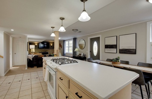 Manhattan House | 2 Mi to Downtown: 4BR Country Home Near K-State