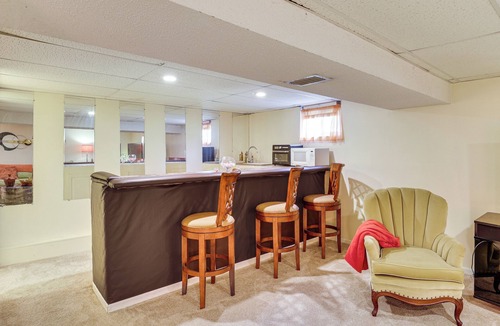 South Kansas City Apartment | 2 Mi to Kansas City Stadium: Cozy Couple’s Studio!