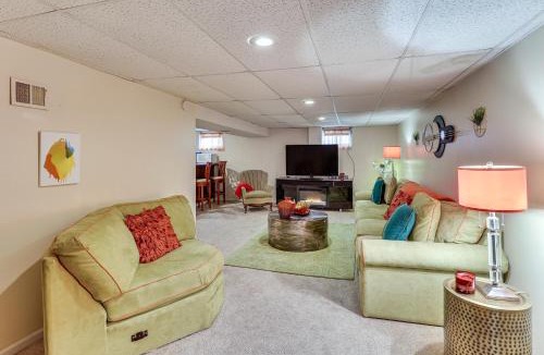 South Kansas City Apartment | 2 Mi to Kansas City Stadium: Cozy Couple’s Studio!