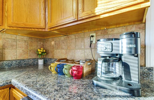 Stockton Cottage | 2 Mi to Stockton Lake: Family Home w/Grill