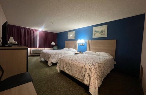 Marysville Hotel | 2 Queen Beds + Free Continental Breakfast — Steps from Historic Down & Museum