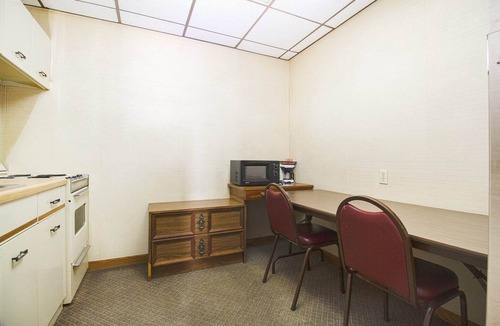 Liberal Apartment | 2 Queen Beds|Non-Smoking