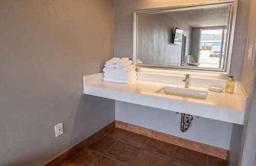Rock Springs Apartment | 2 Queen Beds Non-Smoking