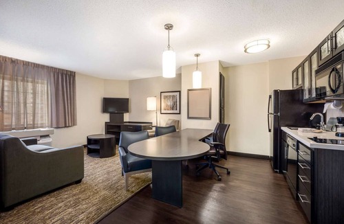 Morris Plains Hotel | 2 Spacious Suites w/Laundry and Full Kitchen and Near NYC Access