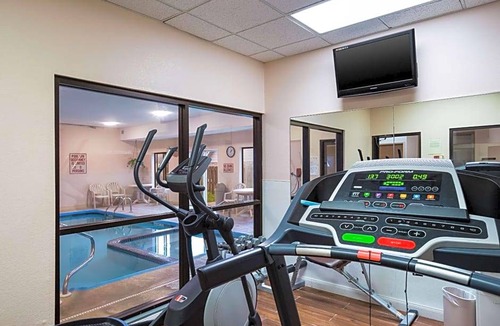 Kansas City Hotel | 2-Star Hotel ∙ Quality Inn I-70 Near Kansas Speedway