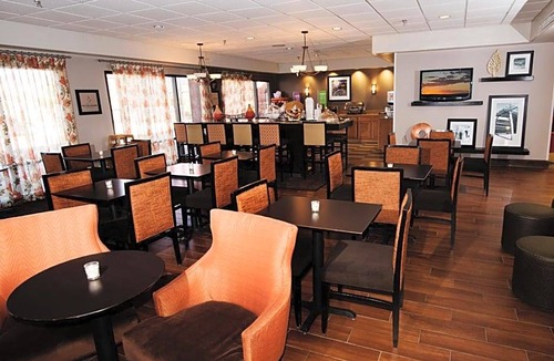 Taos Hotel | 2-Star Hotel ∙ Hampton Inn Taos