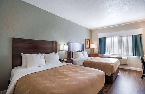 Pueblo West Hotel | 2-Star Hotel ∙ Quality Inn & Suites West