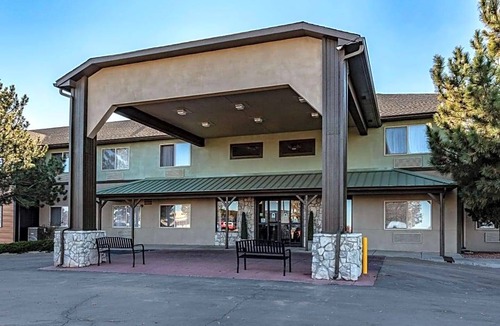 Pueblo West Hotel | 2-Star Hotel ∙ Quality Inn & Suites West