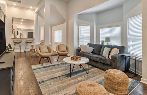 Southmoreland House | 28) Updated Midtown Bungalow |Great Walkability!