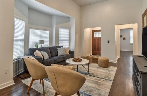 Southmoreland House | 28) Updated Midtown Bungalow |Great Walkability!