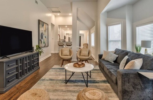 Southmoreland House | 28) Updated Midtown Bungalow |Great Walkability!
