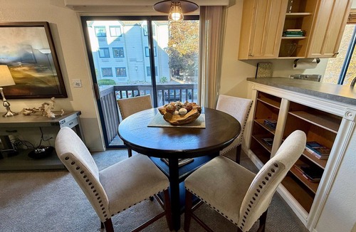 Englewood Condo | 2BR | 2Bath Retreat Near Denver | Gym | Work