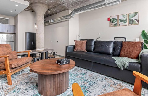 Warehouse District Apartment | 2KBD2BA Steps from Target Center+GYM+KTCHN+LNDRY