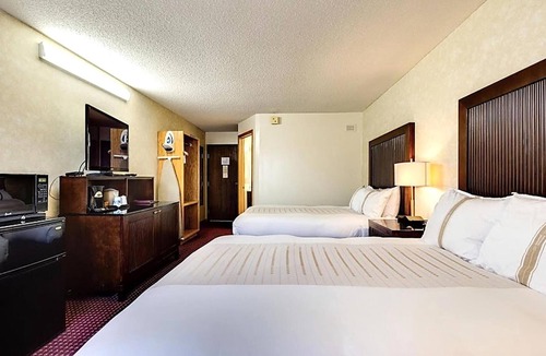 Devils Lake Hotel | 3 Accommodations near Quentin Burdick Sports Arena | Pool Access & Free Parking