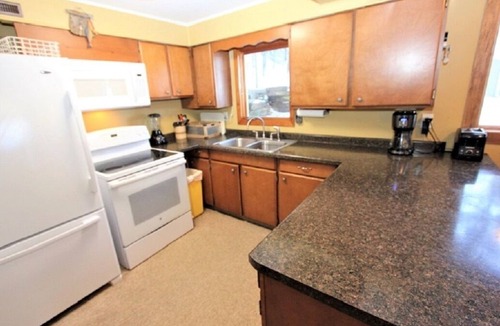 Eagle River Cabin | 3 Bedroom, 1.5 Bath House for Rent on Eagle River Chain. Yellow Birch location