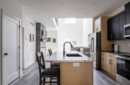 Olathe House | 3-bedroom brand new modern Townhome located at K-10 and K-7