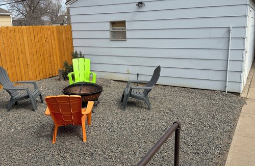 Sterling House | 3-bedroom family friendly home in Sterling with cool AC breeze