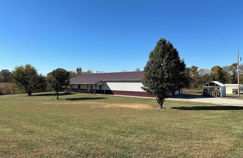 Fairport House | 3-bedroom farmhouse in Pattonsburg. Enjoy your stay