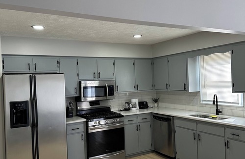Omaha House | 3-bedroom house in awesome Omaha with WiFi, AC by Westroads Mall