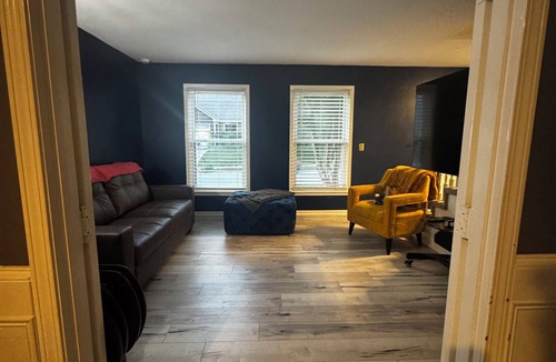 Waldron House | 3-bedroom house in terrific Kansas City with AC for relaxing stays