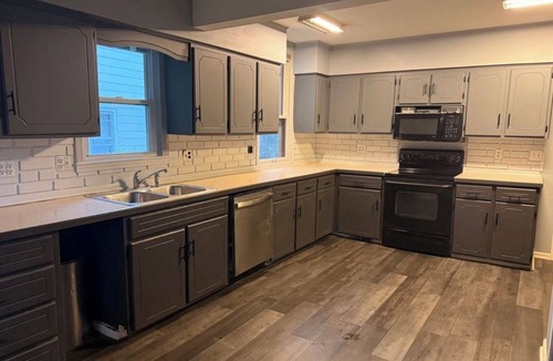Leavenworth House | 3-bedroom house in Historic Leavenworth, KS Pets Welcome!
