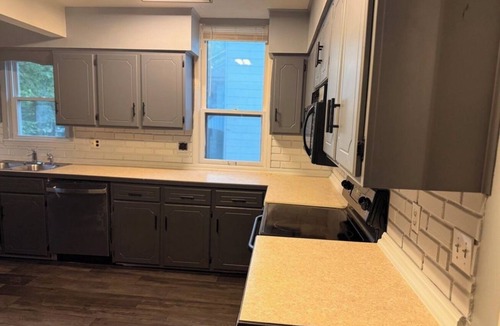 Leavenworth House | 3-bedroom house in Historic Leavenworth, KS Pets Welcome!