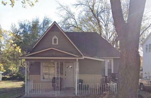 Leavenworth House | 3-bedroom house in Historic Leavenworth, KS Pets Welcome!