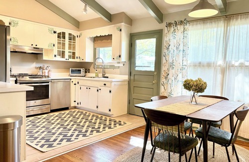 Prairie Village House | 3-bedroom ranch in beautiful Prairie Village with AC and charm