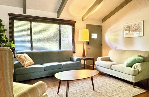Prairie Village House | 3-bedroom ranch in beautiful Prairie Village with AC and charm