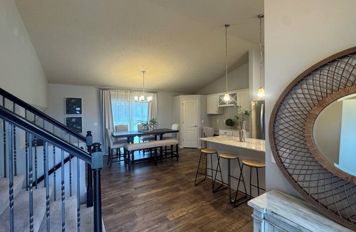 Jefferson House | 3-bedroom updated house sleeps 7 with natural light!