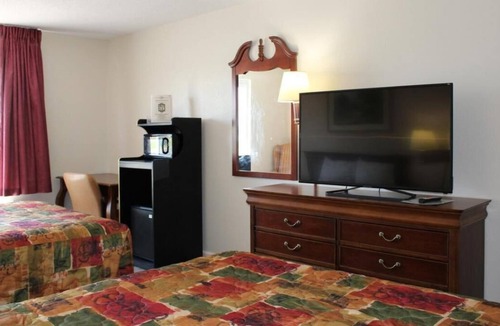 Mount Vernon House | 3 Convenient Units Close to Riverbend Park! Free Breakfast & Parking
