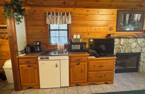 Afton Cabin | 3 Crosslake ROMANTIC Log Cabin in the woods. Hot Tub & Wood Burning Fire Place.