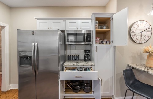 Columbus Park House | 3 KING Beds + Walk to River Market + Coffee