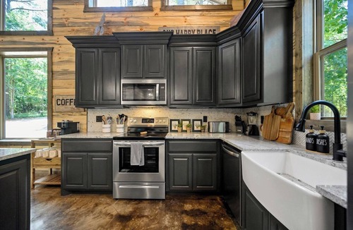 Pickens Cabin | 3 King Suites, Fire Pit, Hot Tub, Pets, ATV Trails