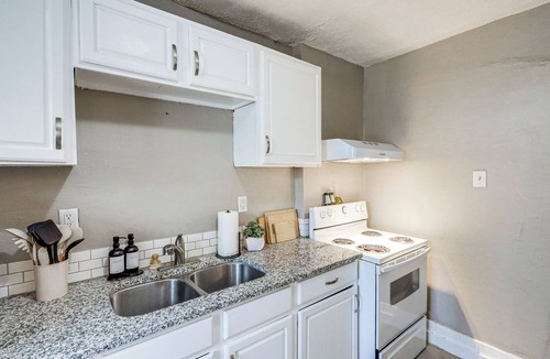 Joslyn Castle House | 3 Mi to Dtwn: Omaha Escape w/Game Room & Patio!
