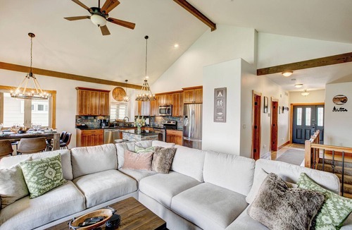 Estes Park Condo | 3 miles to RMNP-mountain and lake views right from deck- peaceful area of Estes