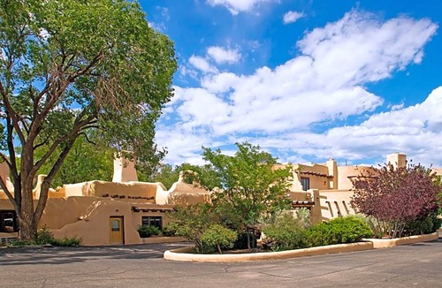 Taos Hotel | 3-Star Hotel ∙ Sagebrush Inn & Suites