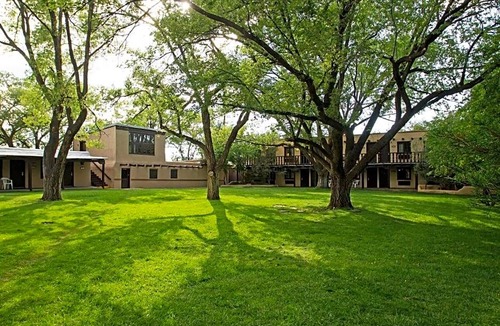 Taos Hotel | 3-Star Hotel ∙ Sagebrush Inn & Suites
