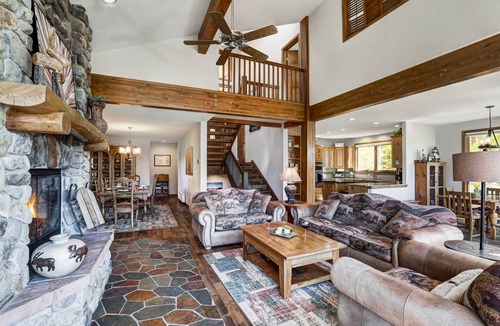 Dunkin Hill House | 318 m² House ∙ 4 bedrooms ∙ 10 guests