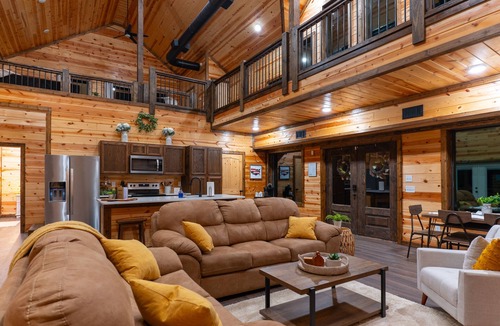 Golden Cabin | 3Bdr + Loft ON RIVER w/Entertainment for All and Pet Friendly