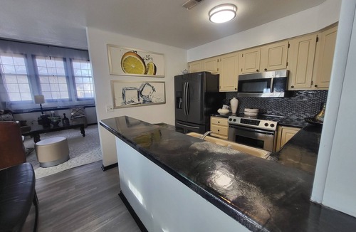 Greenwich House | 3bed,2.5 bath, 2car garage home 4 you to relax!